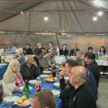 Princ Filip na Spasovdan sa Šumadincima za slavskom trpezom pod šatorom: Istoriju ne čine samo dvorovi i bitke, već i narod