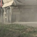 Kamion odneo deo dvorišne ograde „Udesa je bilo mnogo, više ne može normalno da se živi i kreće”, kažu žitelji uske čačanske…