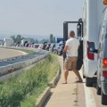 Automobili na Gradini čekaju pet sati a u Preševu sat i po da izađu iz Srbije