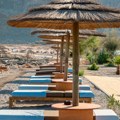 Novo pravilo na crnogorskim plažama uznemirilo strane turiste: Posle 17 časova ležaljke besplatne samo uz ličnu kartu