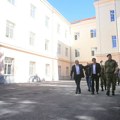 Gašić obišao rekonstruisani objekat u kasarni Topčider: Bolji uslovi za nove vojnike