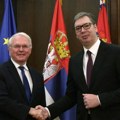 „U situaciji je kao Buridanov magarac“: Sagovornici Danasa o razlozima zbog kojih Zapad toleriše Vučićevu autokratiju