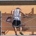 Prvi obrisi dva murala Viorela Flore na parkingu Gradske kuće. Ovi portreti će krasiti zidove! Zrenjanin - Viorel Flora
