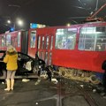 Druga jeziva nesreća u centru Beograda: Automobil prošao na crveno i zakucao se u tramvaj, vozač nije imao vremena da…