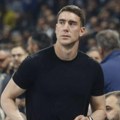 Dušan Vlahović bodri Partizan: Crno-beli imaju veliku podršku u Milanu, a tu je i srpski fudbaler