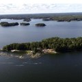 Živela sama na ostrvu sa 32 muškarca, tretirali je kao kraljicu, a onda joj život pretvorili u pakao: Sedam godina kasnije…
