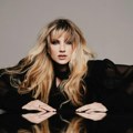 Nevena Božović izašla iz porodilišta Pevačica sa sinom ušla u topli dom, a onda je sačekalo iznenađenje (foto)