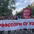 Protest ispred prostorija SNS-a u Novom Sadu, osmi dan blokade suda i tužilaštva u tom gradu