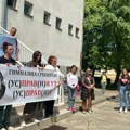 Osveta pobunjenim prosvetarima: Tri nastavnice srbobranske gimnazije prve u Srbiji koje su dobile otkaz zbog podrške studentima…