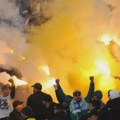 Haos u Novom Pazaru, navijači Crvene zvezde iskakali iz razbijenog autobusa VIDEO