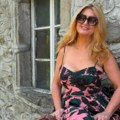 "Od brskuta do los anđelesa": Vesna Dedić ispred rodne kuće svog oca Dragoljuba, njena objava izazvala lavinu emocija: "Moja…