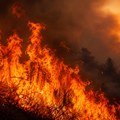 Grčka se bori sa velikim požarom: Vatrena stihija zahvatila više područja, naređena evakuacija naselja
