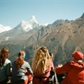 Putovanje kroz nostalgiju: Zašto su 90-e i 2000-e postale novi turistički trend?