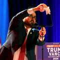 Operater Trumpovog telepromptera plaća 170.000 dolara za okončanje istrage o insajderskom trgovanju