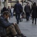 Beskućnik pronašao kofer pun novca, a onda uradio nešto zbog čega sada priča ceo grad