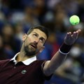 UŽIVO: Novak u novoj boji dresa, meč počeo brejkom