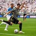 Bombarder Dušan Vlahović dvostruki strelac u pobedi Juventusa nad Lacijom