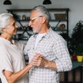 Parovi stariji od 60 godina koje žive odvojeno, zadovoljniji su životom, otkriva istraživanje