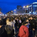 Protest studenata ispred prostorija SNS-a zbog napada u Novom Sadu