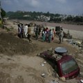 Pakistan: Poplave pogodile 1,2 miliona ljudi i raselile skoro 250.000 na istoku