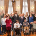 Gradonačelnik Novog Sada ugostio decu i mlade sa poteškoćama u razvoju sa Kosova i Metohije. "Podrška najosetljivijim grupama…