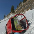 Žena poginula kada se otkačila gondola u zimovalištu u švajcarskim Alpima