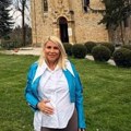 Dea Đurđević sa stomakom do zuba otišla u manastir: Trudna voditeljka podelila nestvaran prizor iz svetinje: "Čega se bojiš?"…