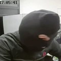 Filmska drama kod Čačka: Trojica maskiranih muškaraca upala u menjačnicu, pa izneli sef sa dva miliona!