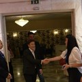 Brnabić ponovo u Nišu: Obišla kol-centar SNS-a i pozvala na bolje rezultate u Nišu
