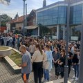 Srbi iz Kosovskog Pomoravlja tuguju za ubijenom braćom: U redovima stoje kako bi zapalili sveće i odali počast (foto)