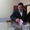 Mirko Čikiriz glasao u mesnoj zajednici 21. oktobar
