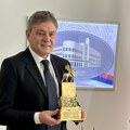 Селектору Стојковићу на пријему у Скупштини Града уручена Награда „11. јануар“