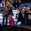 (Video) Ovako je Suzana Mančić polomila obe noge usred emisije: Voditeljka pala sa bine, pa završila u Urgentnom: "Pokidane…