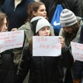 Studenti i profesori Akademije umetnosti u Novom Sadu na protestu pružili podršku Relji Stanojeviću