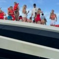 Drama na moru Jahta tone! 32 ljudi u opasnosti (video)