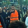 Gradonačelnik Sombora kao redar na naprednjačkom skupu