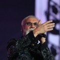 Dino Merlin pokušava da se "opere" od ratnohuškačkih pesama koje je snimao: Tvrdi da je obmanut