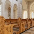 Beogradski nadbiskup pozvao da se zaustavi nasilje: Izaberimo mir i dijalog