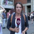 Policijski kordon između studenata i Filozofskog fakulteta u Novom Sadu