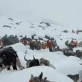 Svi zarobljeni planinari na Everestu evakuisani iz tibetanske doline