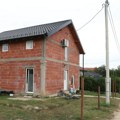 (Foto) prve slike sa mesta užasa u Obrenovcu: Vuk upao u kuću u kojoj je njegova bivša čuvala dvoje male dece, pa je nožem ubo…