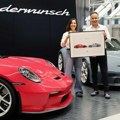 Ups! Dva automobila greškom dobila isti serijski broj, evo kako je Porsche reagovao FOTO