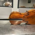 FOTO: Carinici na beogradskom aerodromu zaplenili dva violončela stara 150 i 200 godina