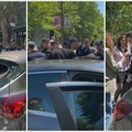 Pokušao nasilno da probije blokadu kod Pravnog fakulteta za vreme 16 minuta tišine: Udario studenta, pa kolima na čoveka od 90…