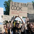 (Video) Masovni protesti u ukrajinskim gradovima zbog šok poteza Zelenskog: Skandiraju "vlast je narod", traže povratak…