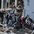 Potpuni haos posle zemljotresa: Zgrade sravnjene, građani golim rukama traže preživele VIDEO