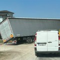 Šleper u kanalu na putu Ivanjica–Prilike