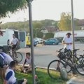 (VIDEO) U Vršcu građani čekaju jednu grupu studenata biciklista, druga grupa nedaleko od Valjeva