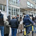 UŽIVO Parlamentarni izbori u Srbiji: IPSOS/Cesid: Do 17 sati glasalo 60,9 odsto birača /video, foto/