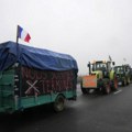 Francuski poljoprivrednici počeli sa uklanjanjem blokada sa puteva oko Pariza (VIDEO)